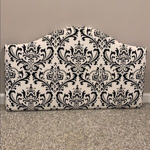 College twin xl hanging headboard (easy install)